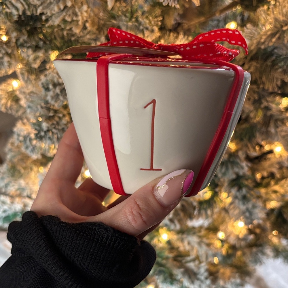 Rae Dunn Watercolor Christmas Santa Set of 4 Nesting Measuring Cups NWT - Picture 3 of 4